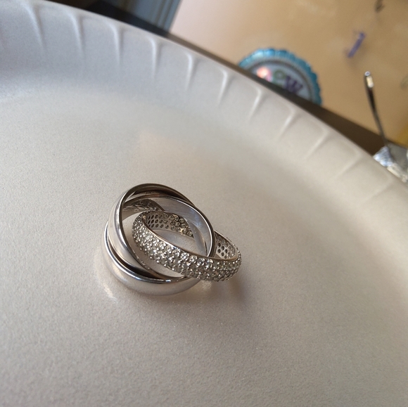 Jewelry - Silver 3 an 1 ring with crystals size 8